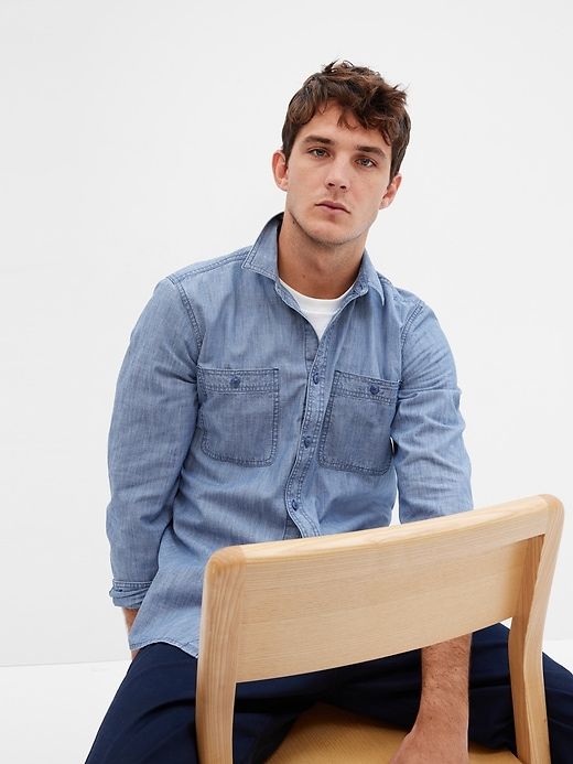 Chambray Shirt Trends in 2026: Styles, Colors and How to Wear Them blue chambray shirt men