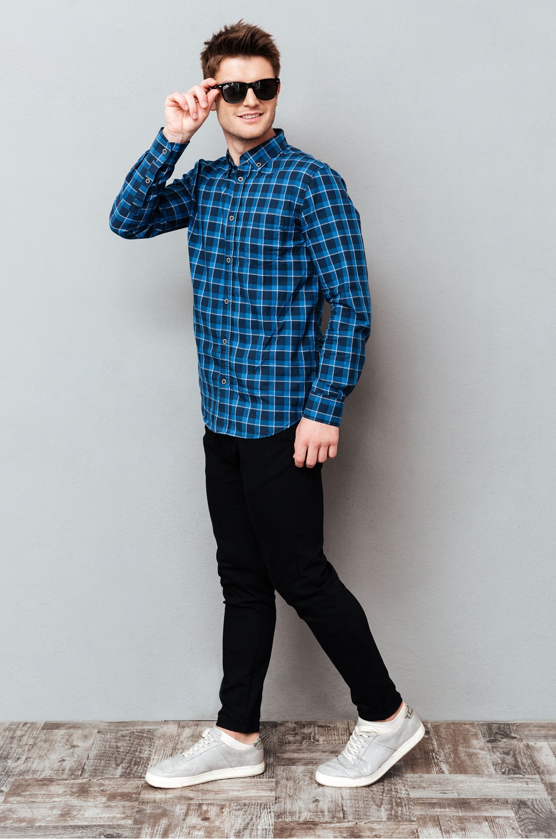 black tapered jeans outfit men